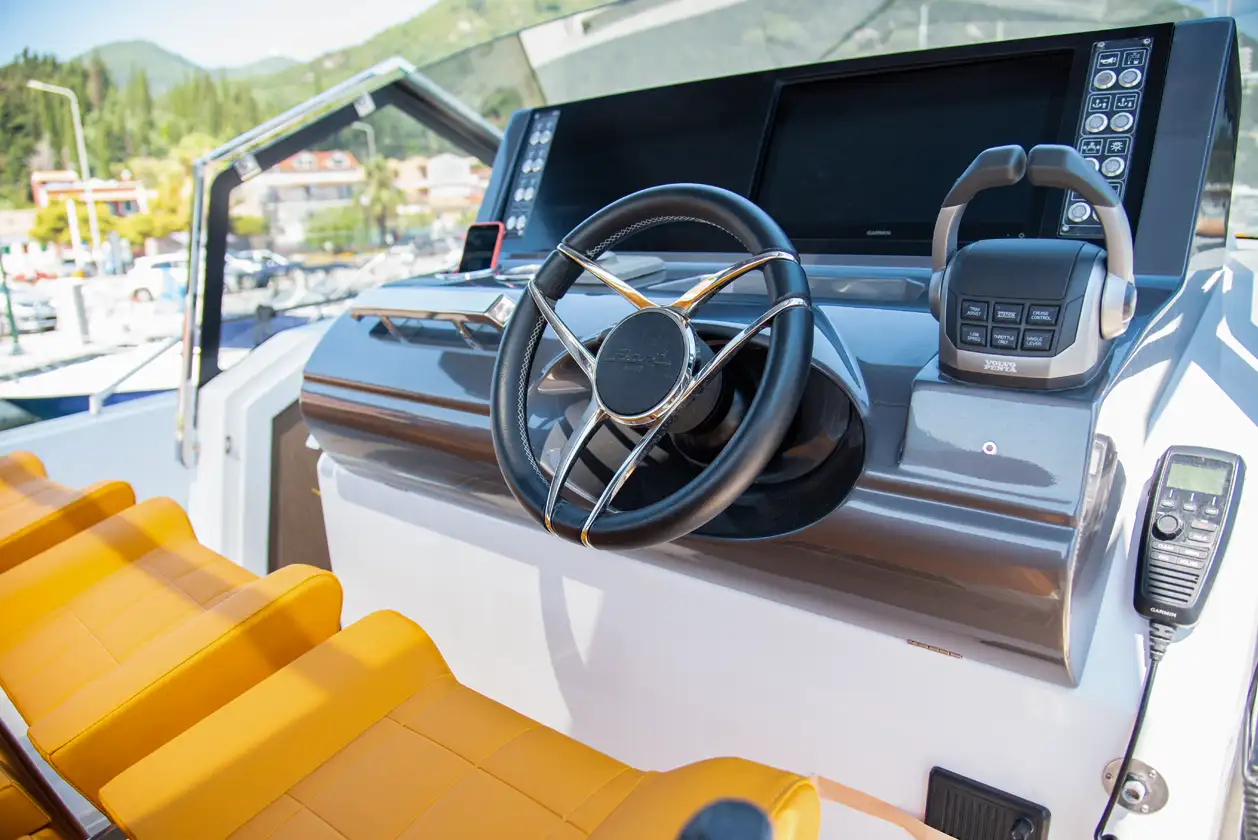Spirit Yacht, Italian Fiart 43 2 Spirit Yacht, Italian Fiart 43, 99knots 1