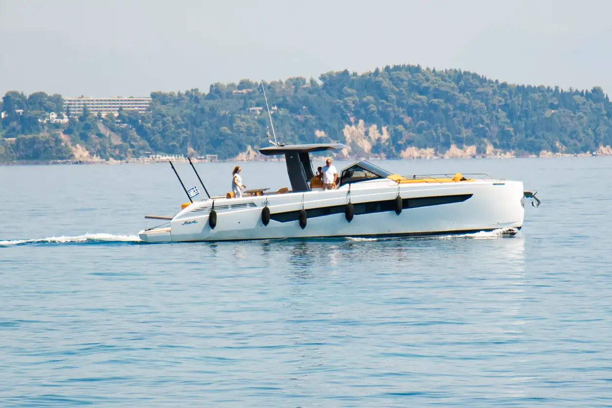 Spirit Yacht, Italian Fiart 43 1 Spirit Yacht, Italian Fiart 43, 99knots 4