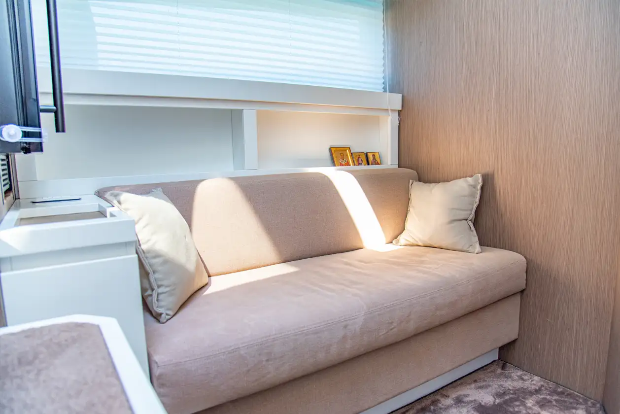 Lefkon Yacht, Italian Fiart 43, 99knots 6