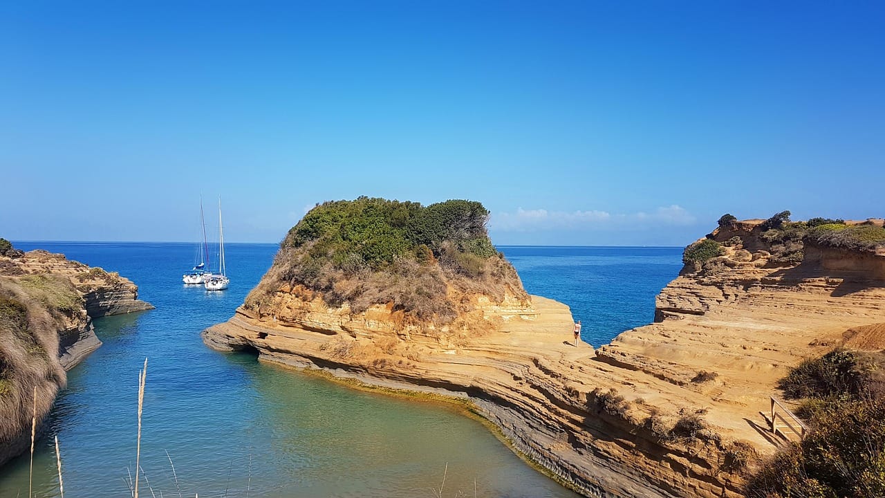 Cliff Jumping Spots: Safe Thrills Around Corfu by Yacht